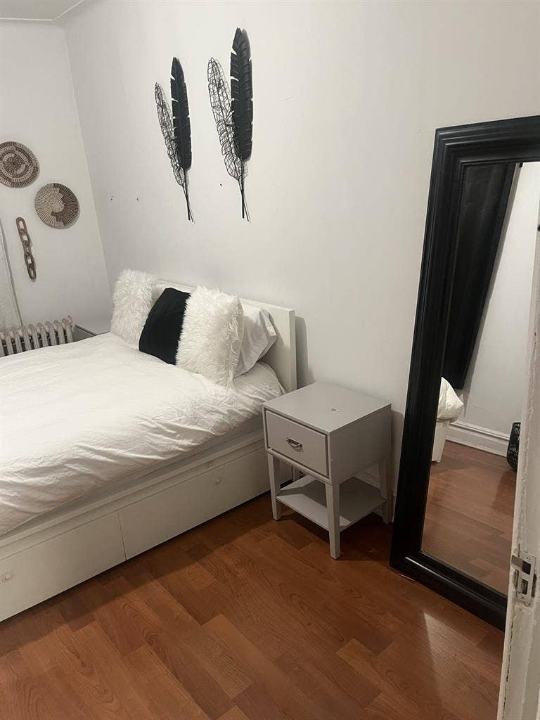 2 bedroom corner unit apt top floor