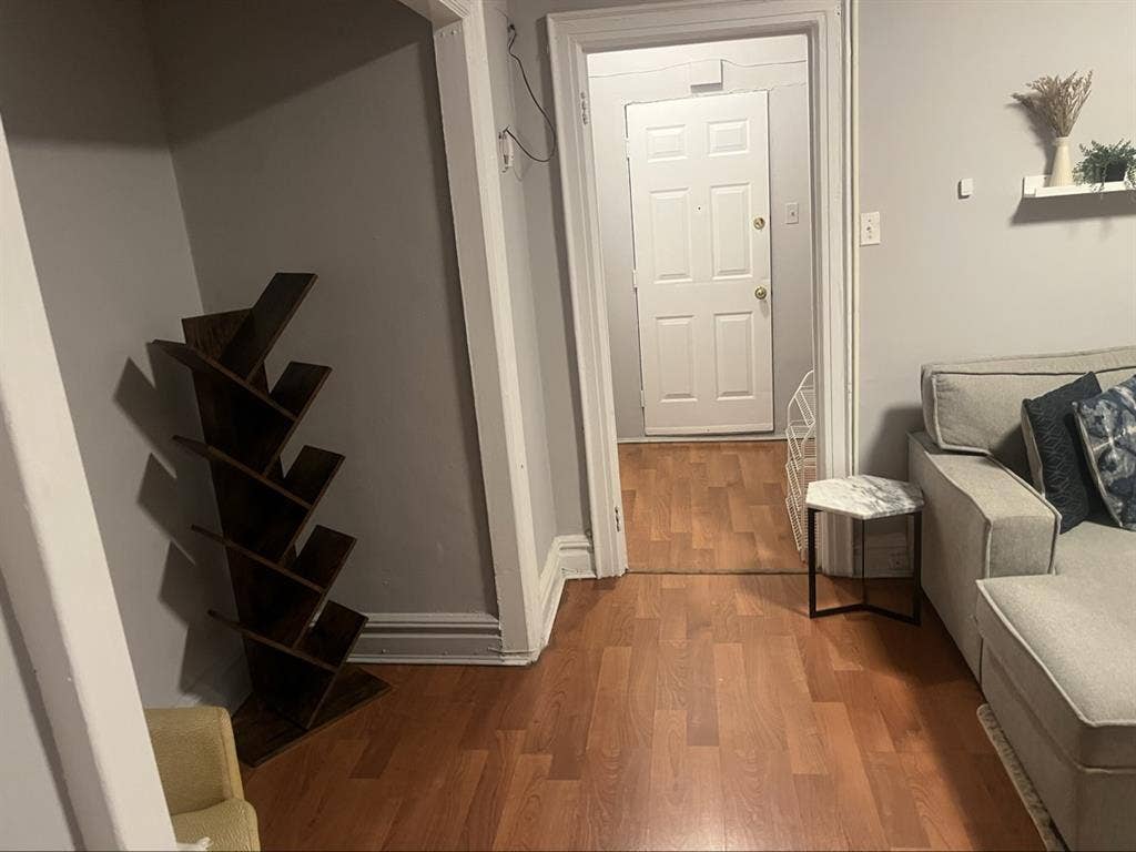 2 bedroom corner unit apt top floor