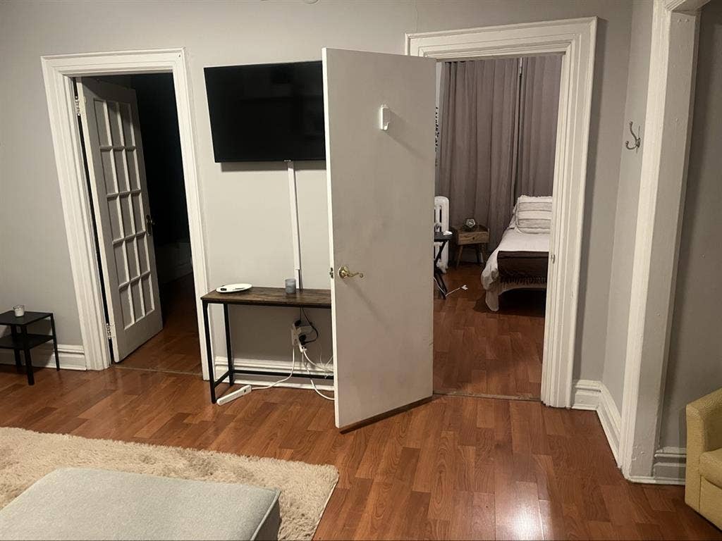 2 bedroom corner unit apt top floor