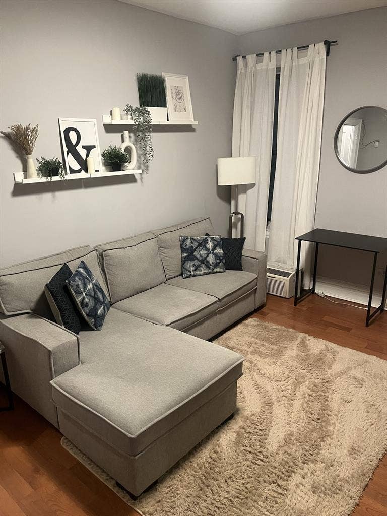 2 bedroom corner unit apt top floor