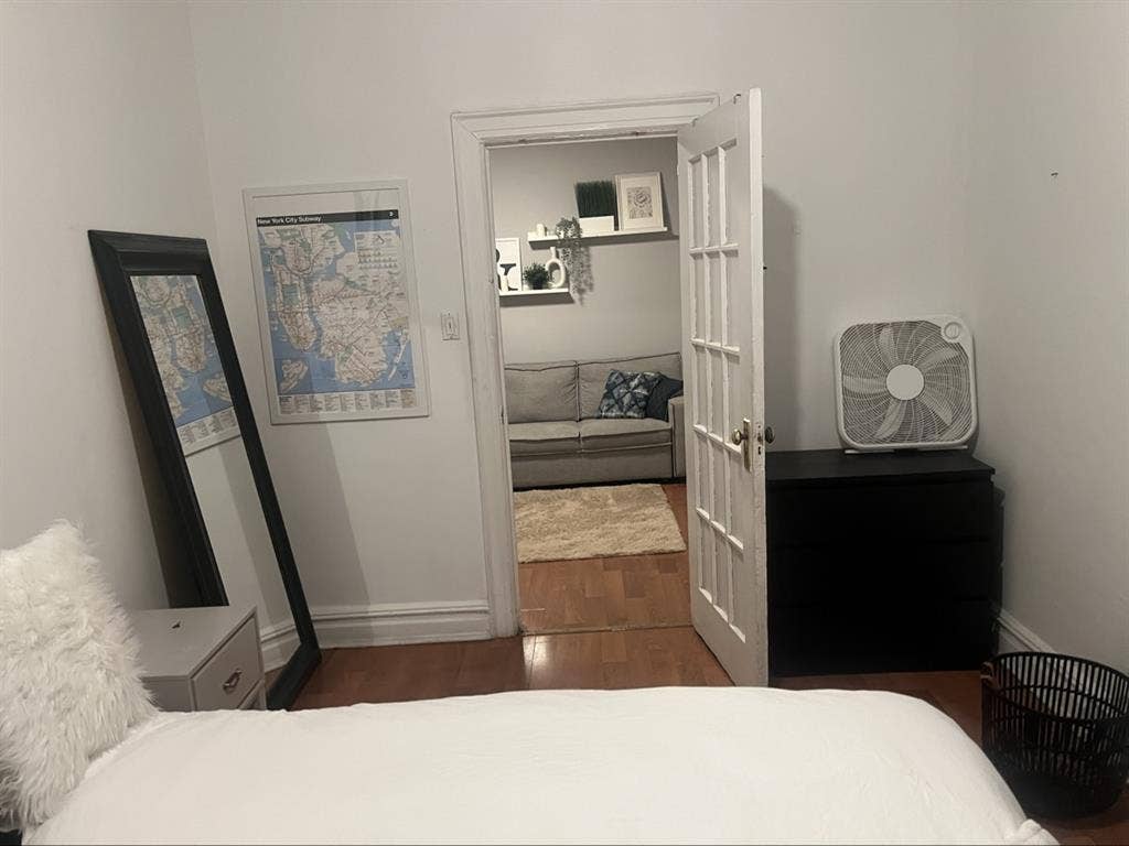 2 bedroom corner unit apt top floor
