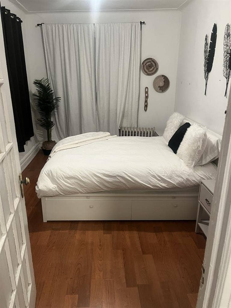 2 bedroom corner unit apt top floor