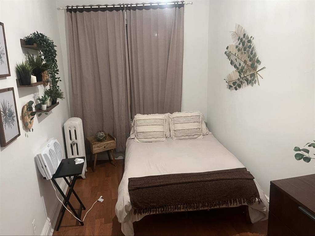 2 bedroom corner unit apt top floor