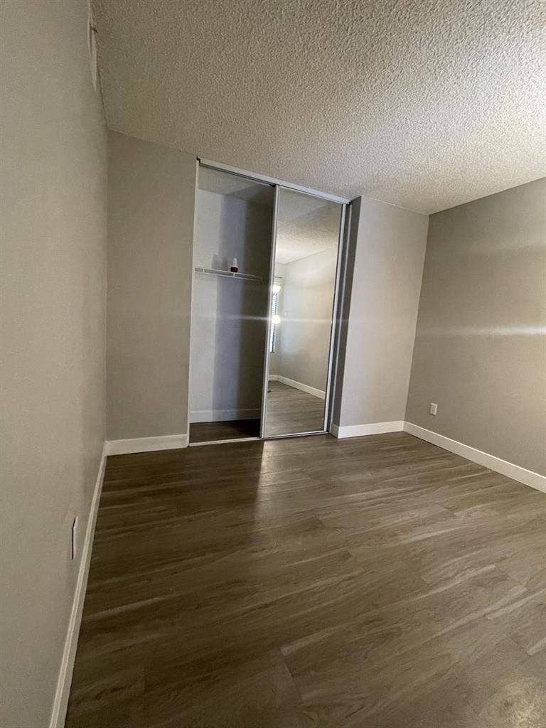 Room Available — $950/mo Riversidee