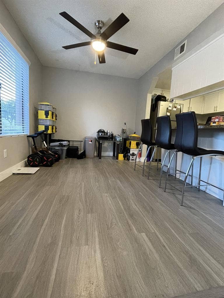 Room Available — $950/mo Riversidee