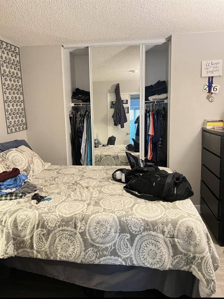 Room Available — $950/mo Riversidee