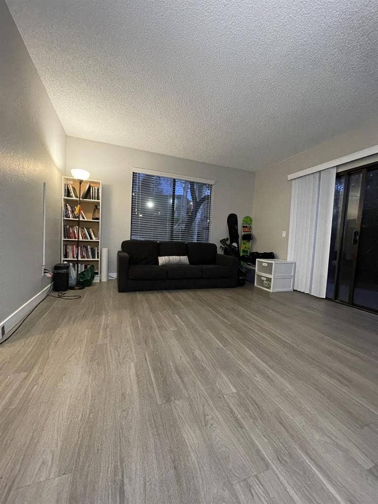 Room Available — $950/mo Riversidee