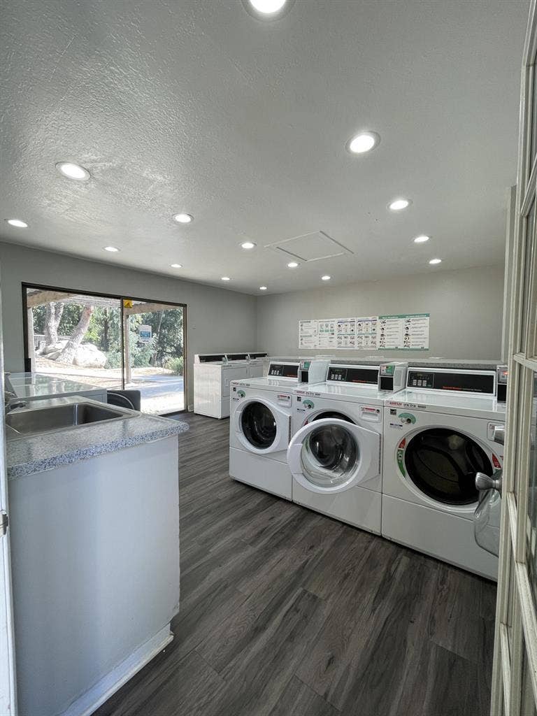 Room Available — $950/mo Riversidee