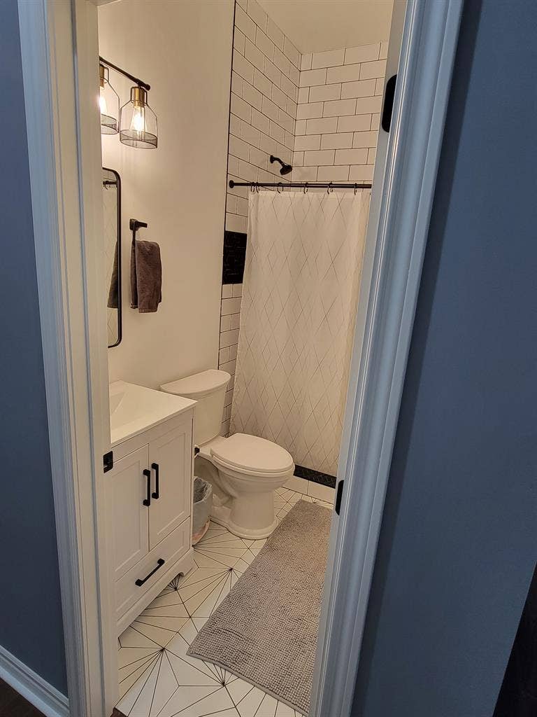1BED/1BATH W/ LARGE CLOSET