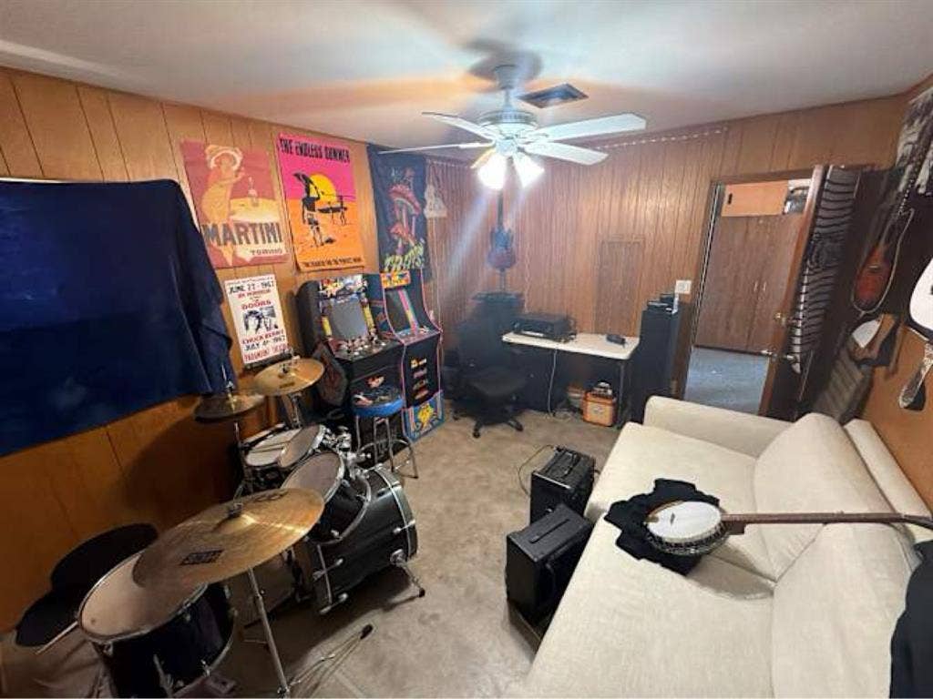 Room for rent in nice house. Tempe
