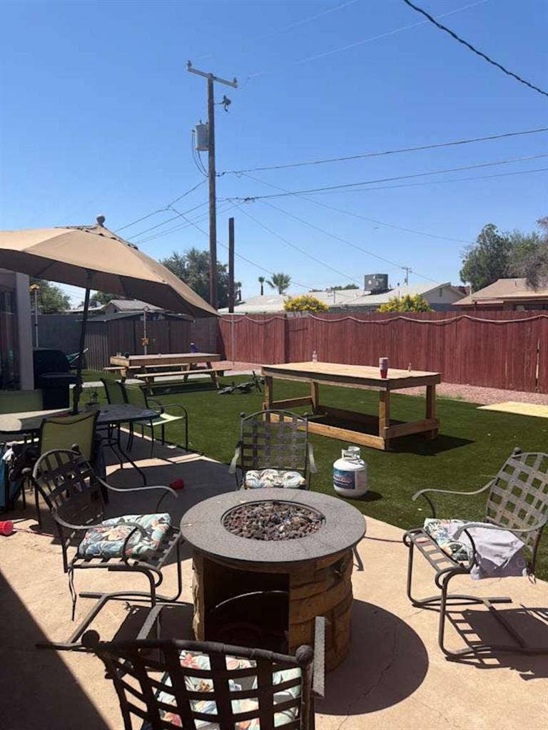 Room for rent in nice house. Tempe