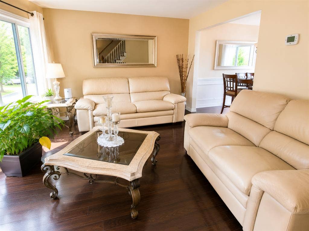 Female Room Rental. June 1 & July 1