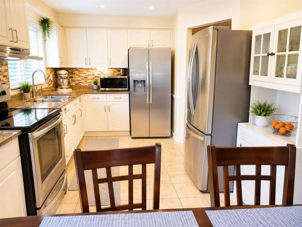 Female Room Rental. June 1 & July 1