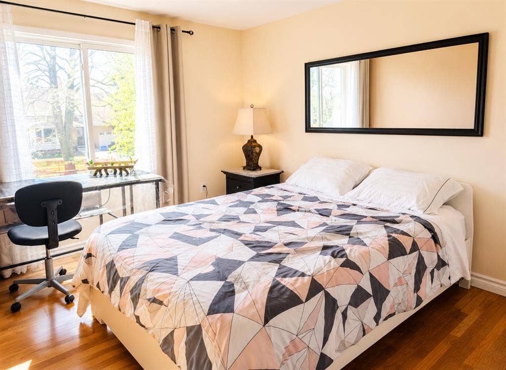 Female Room Rental. June 1 & July 1