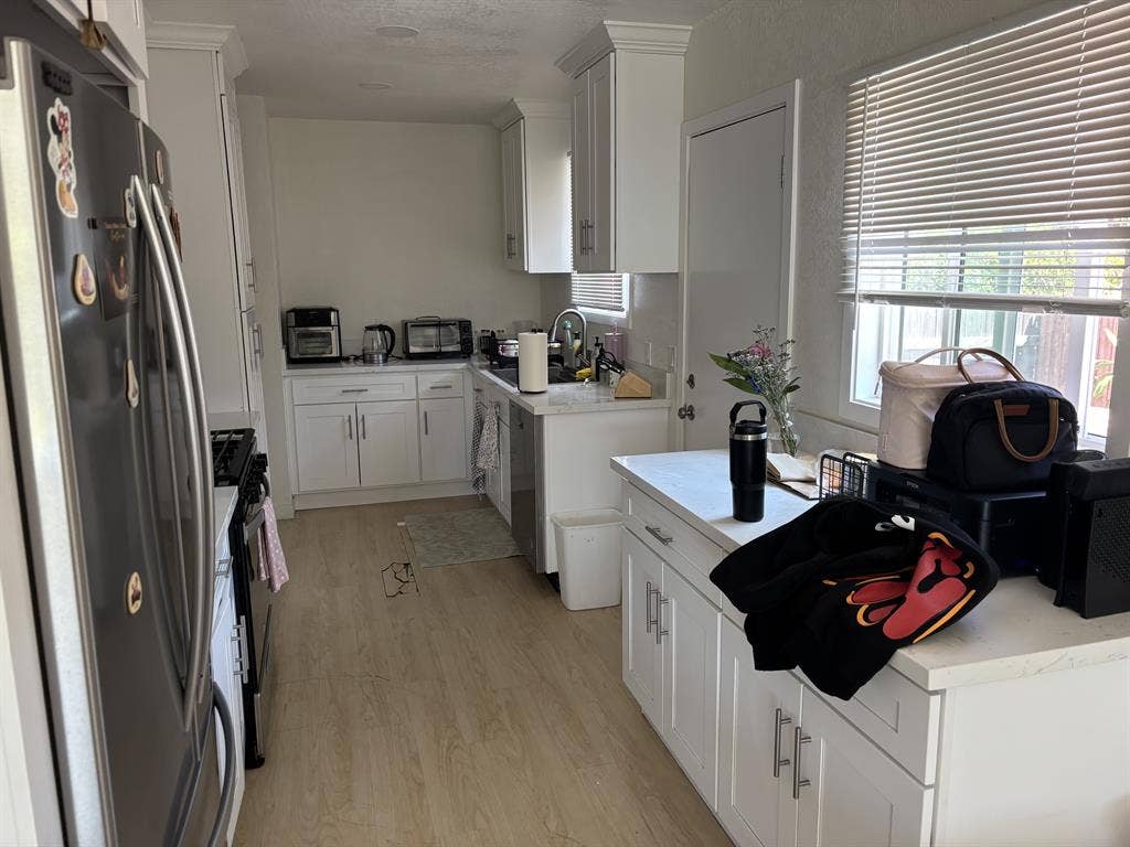 Looking for 2 roommates!