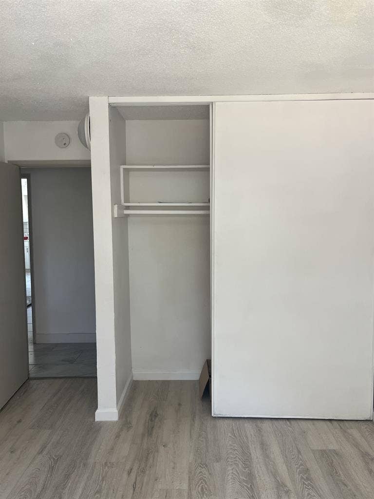 Looking for roommate