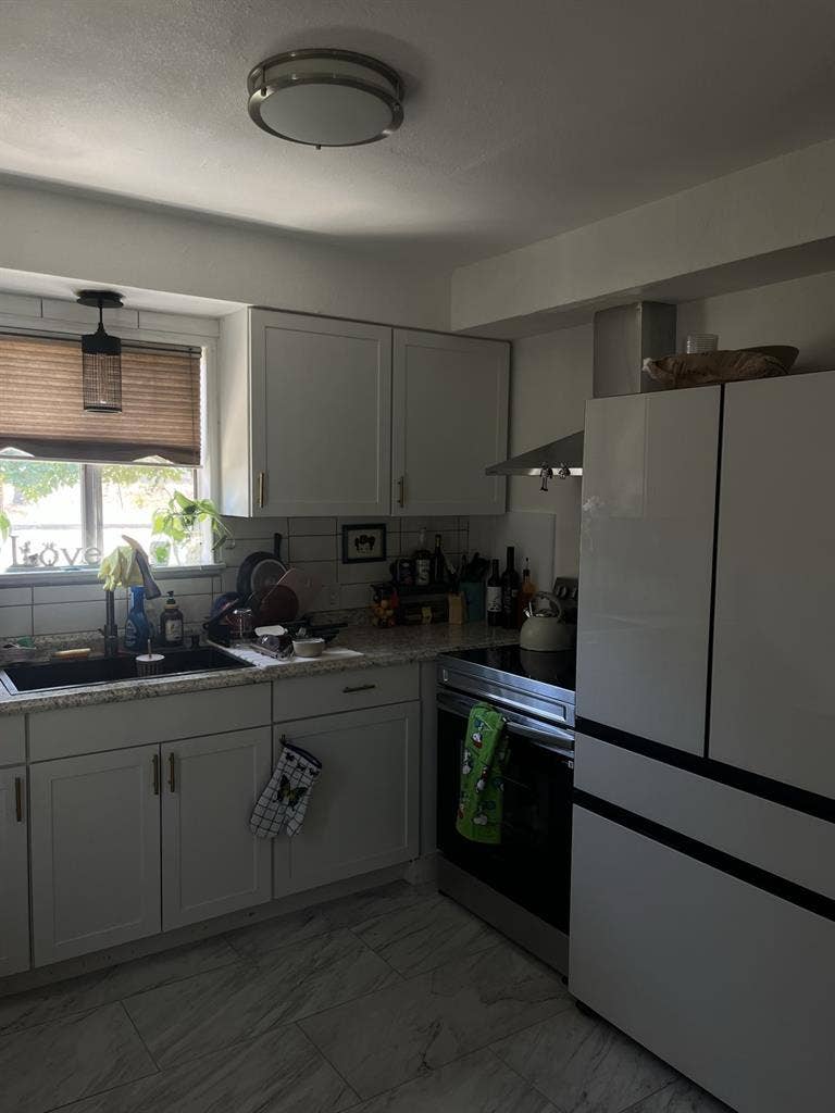 Looking for roommate