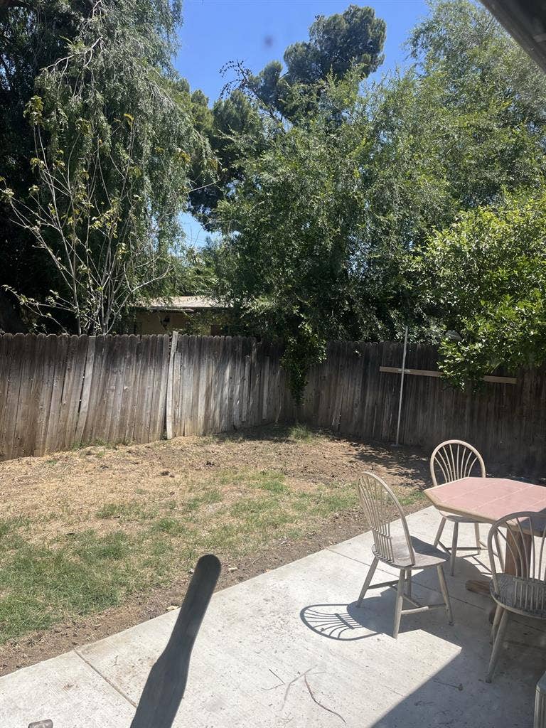 Looking for roommate
