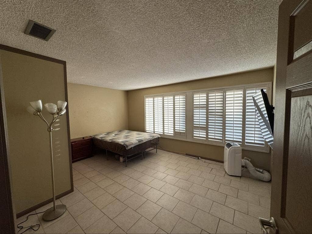 Xl room for rent
