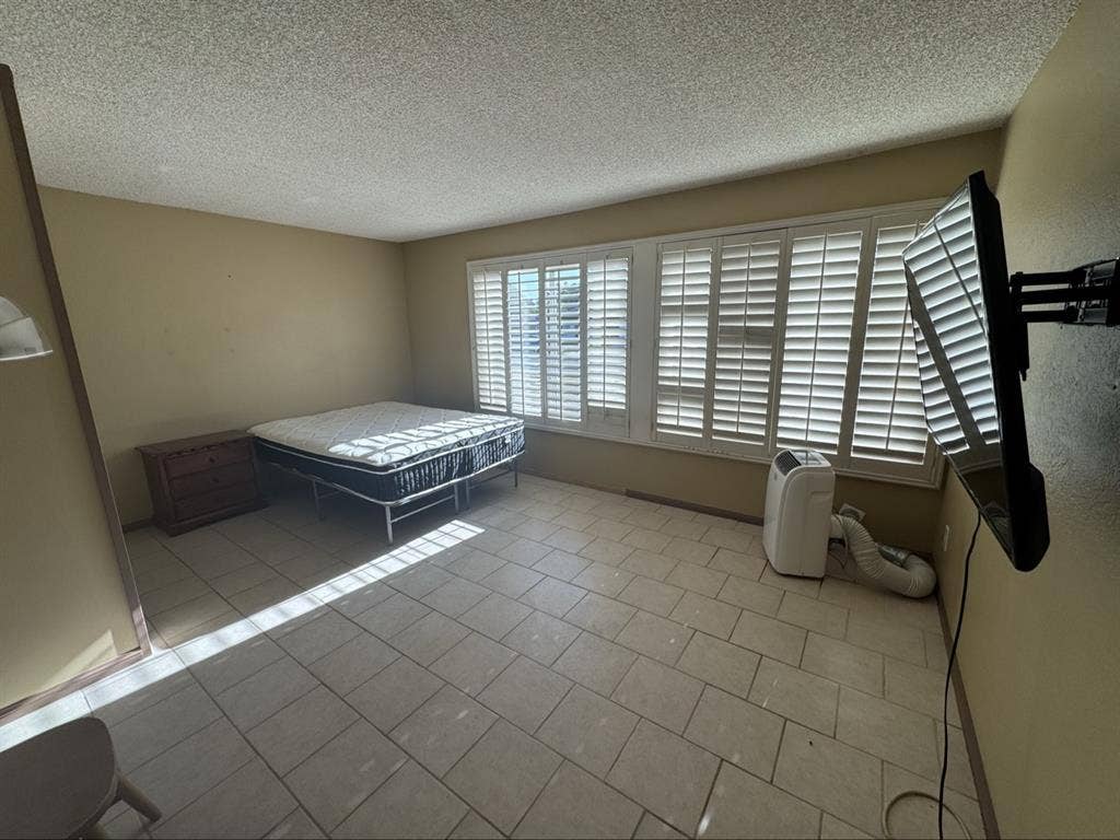Xl room for rent