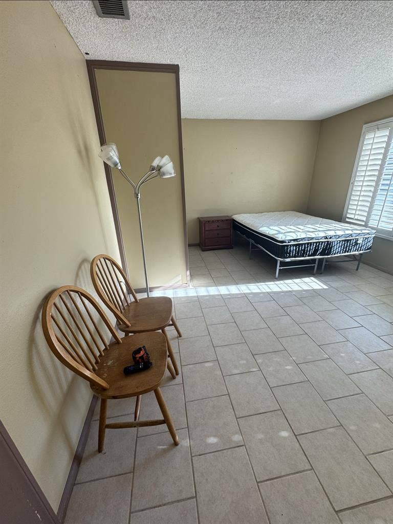 Xl room for rent