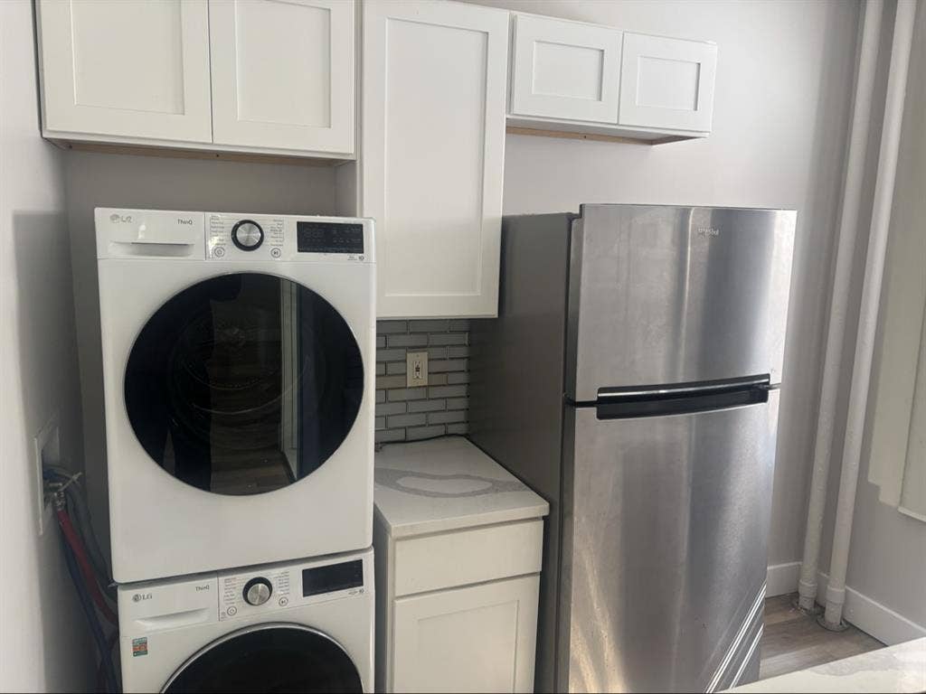 Looking for male roommate