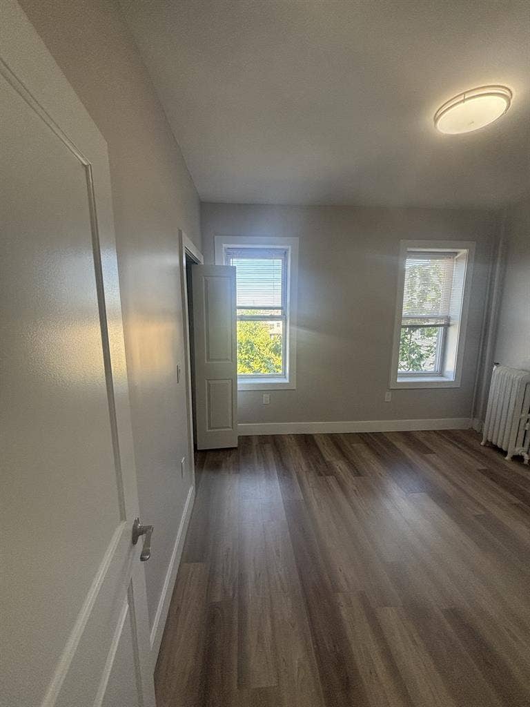 Looking for male roommate
