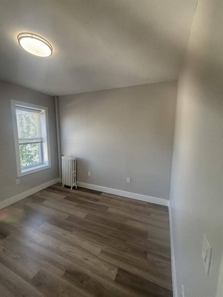 Looking for male roommate