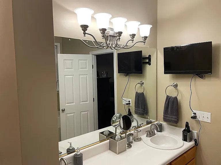 Lovely Bedroom, Private Bath