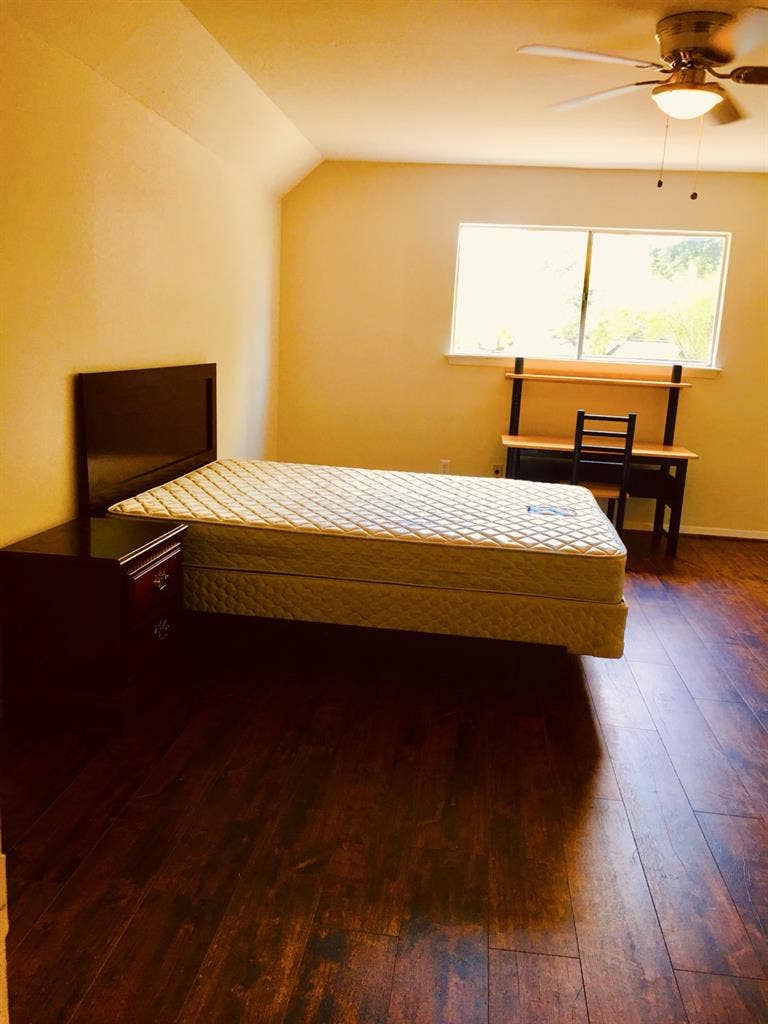 Private bedroom for rentt