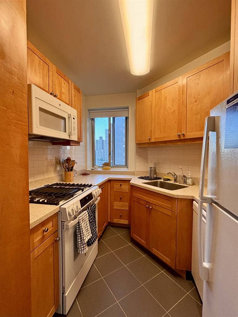 Room Available in StuyTown 3BR.
