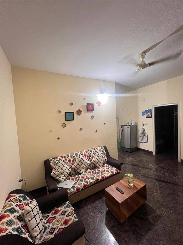 Looking for a Female Roommate
