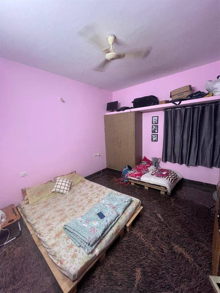 Looking for a Female Roommate