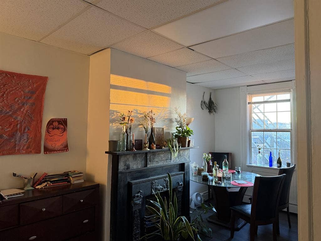 Cozy room for sublet - 2br 1bth