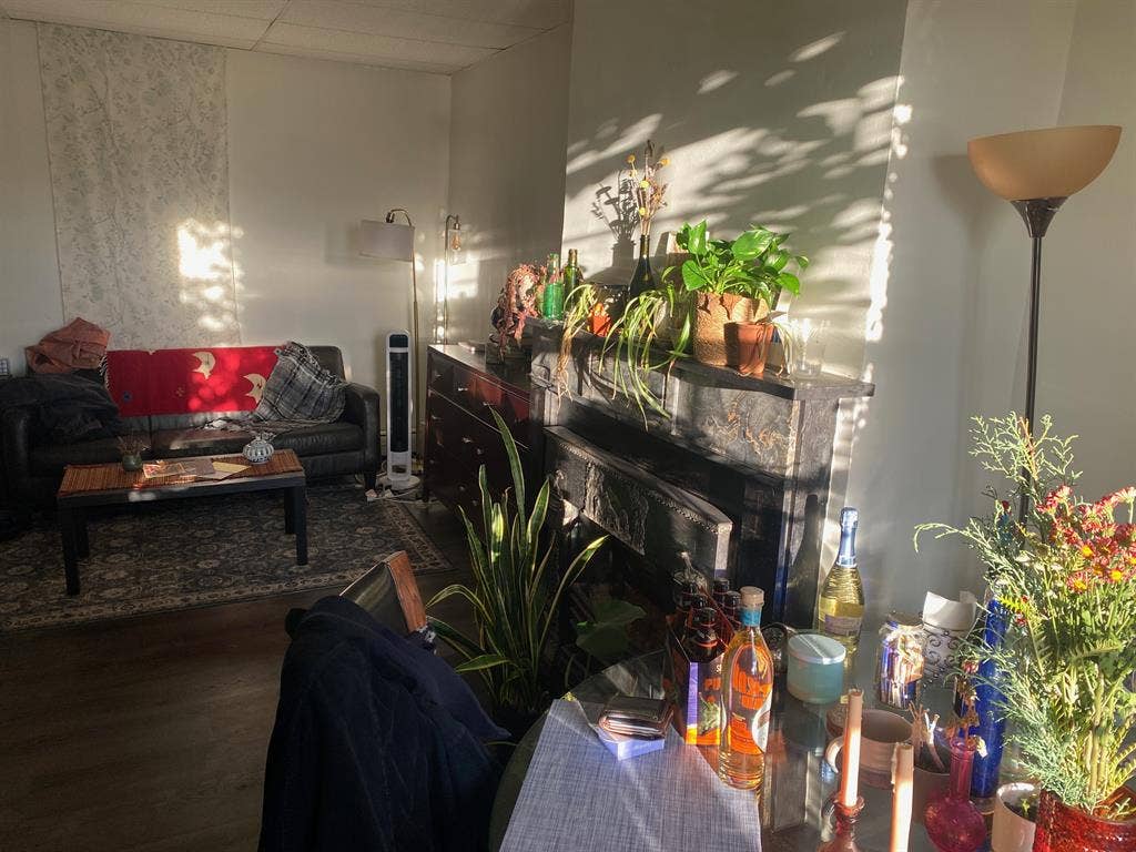 Cozy room for sublet - 2br 1bth