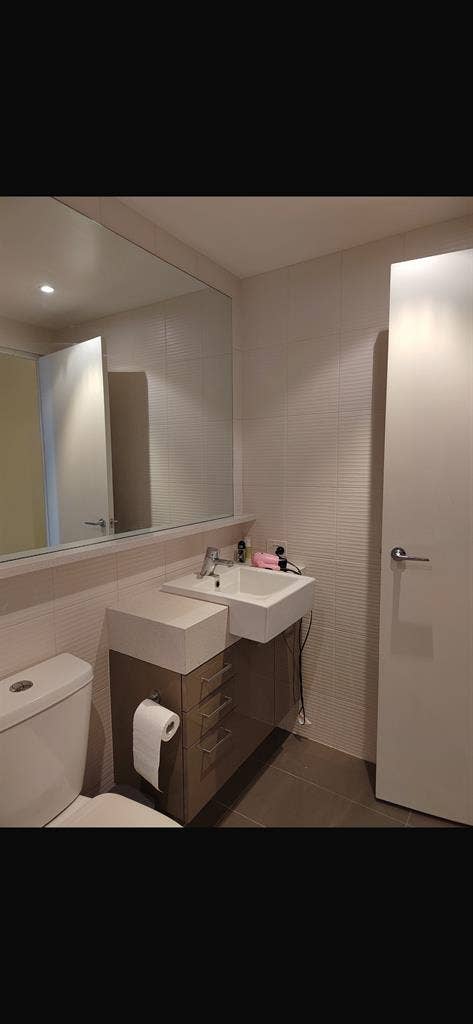 Looking for roomate