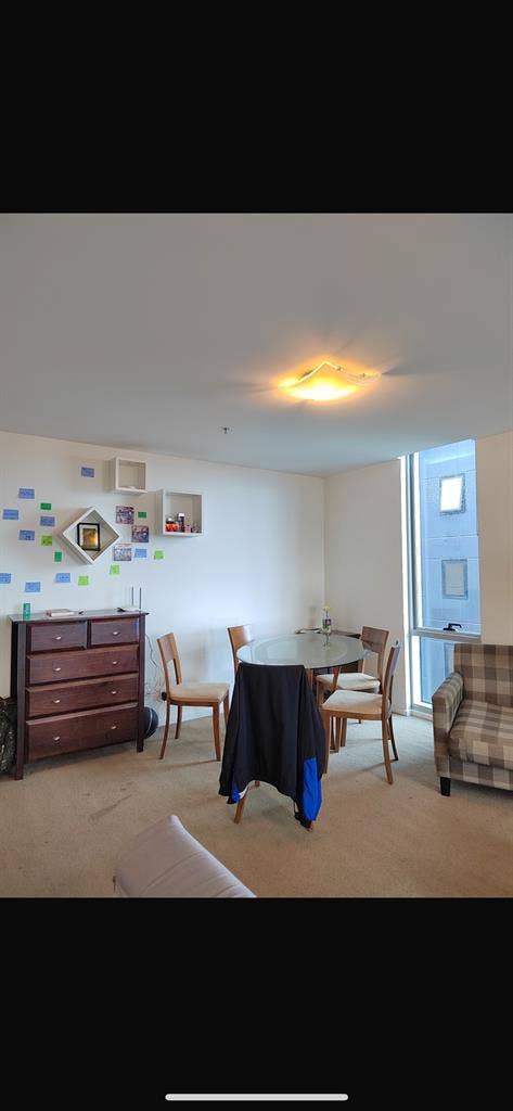 Looking for roomate