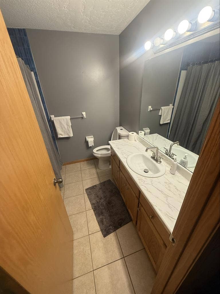 Looking for only 1 roommate!