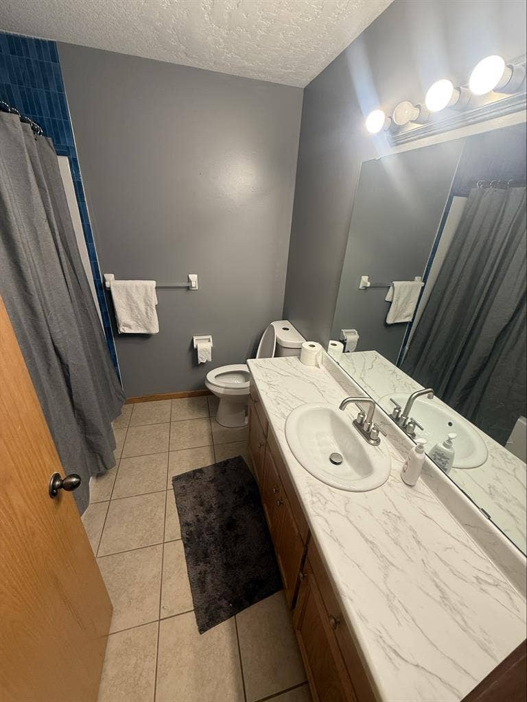 Looking for only 1 roommate!