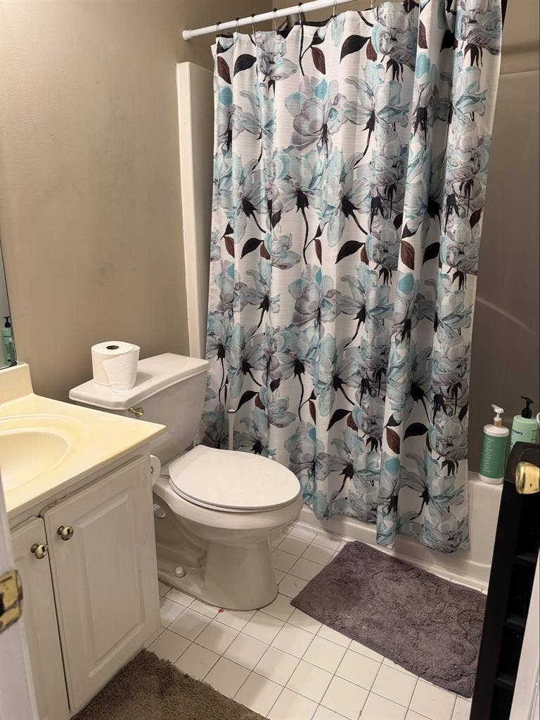 Roommate in Lawrenceville