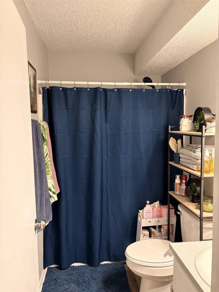 Room for Rent (Available NOW)