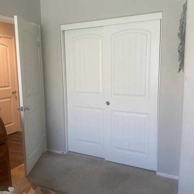 Need female tenant
