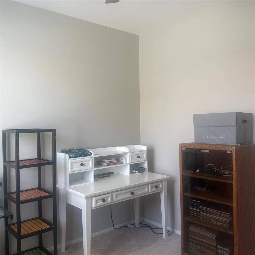 Need female tenant