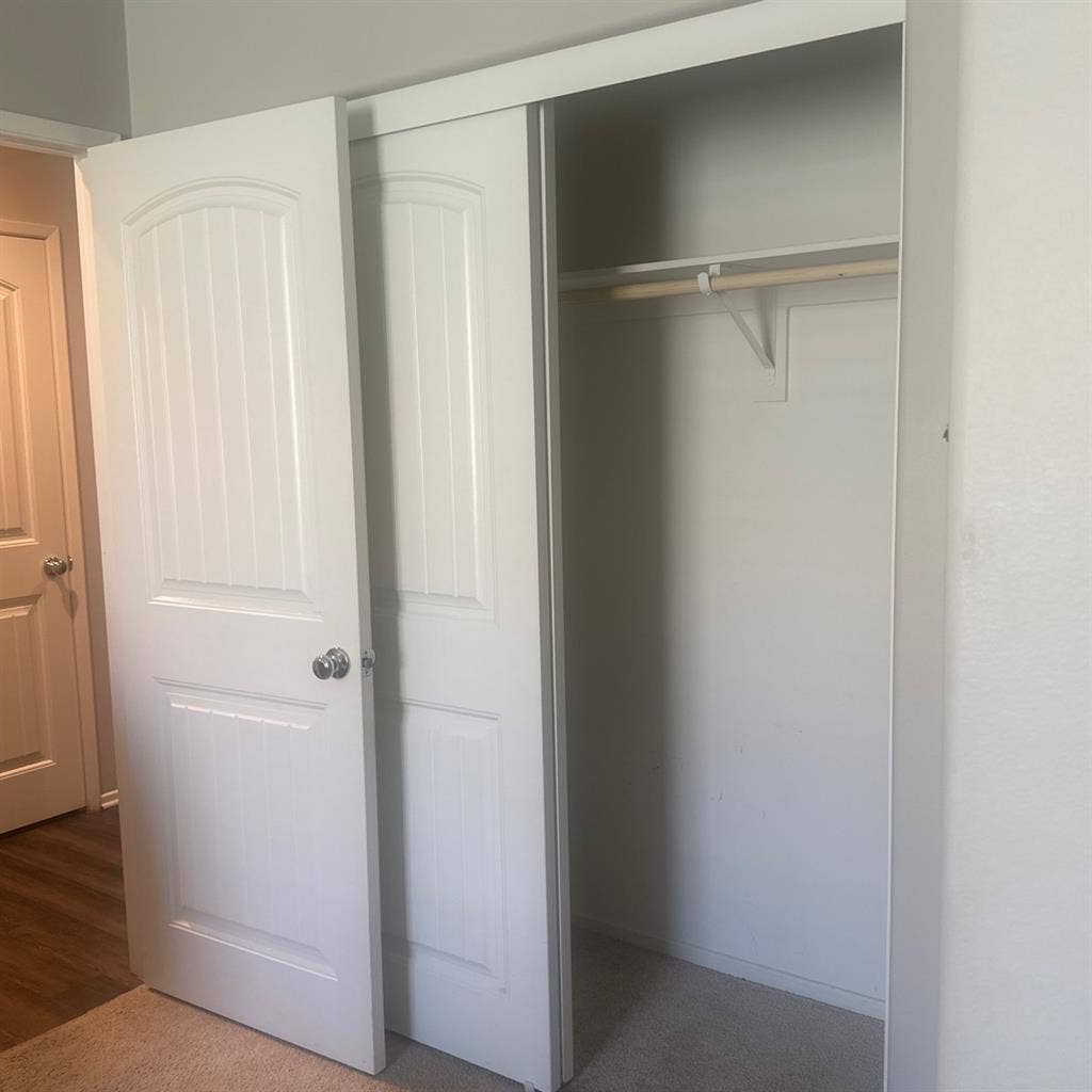 Need female tenant