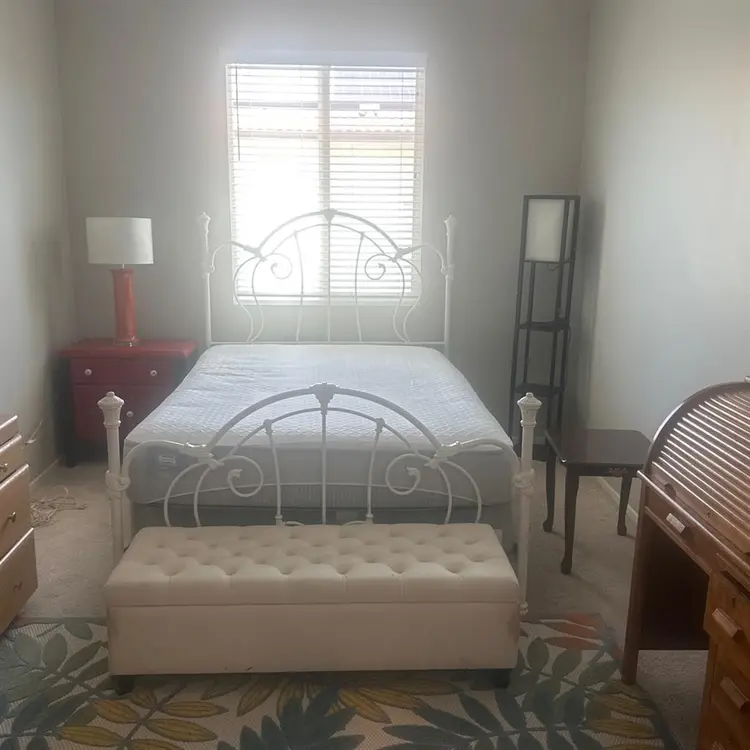 Need female tenant