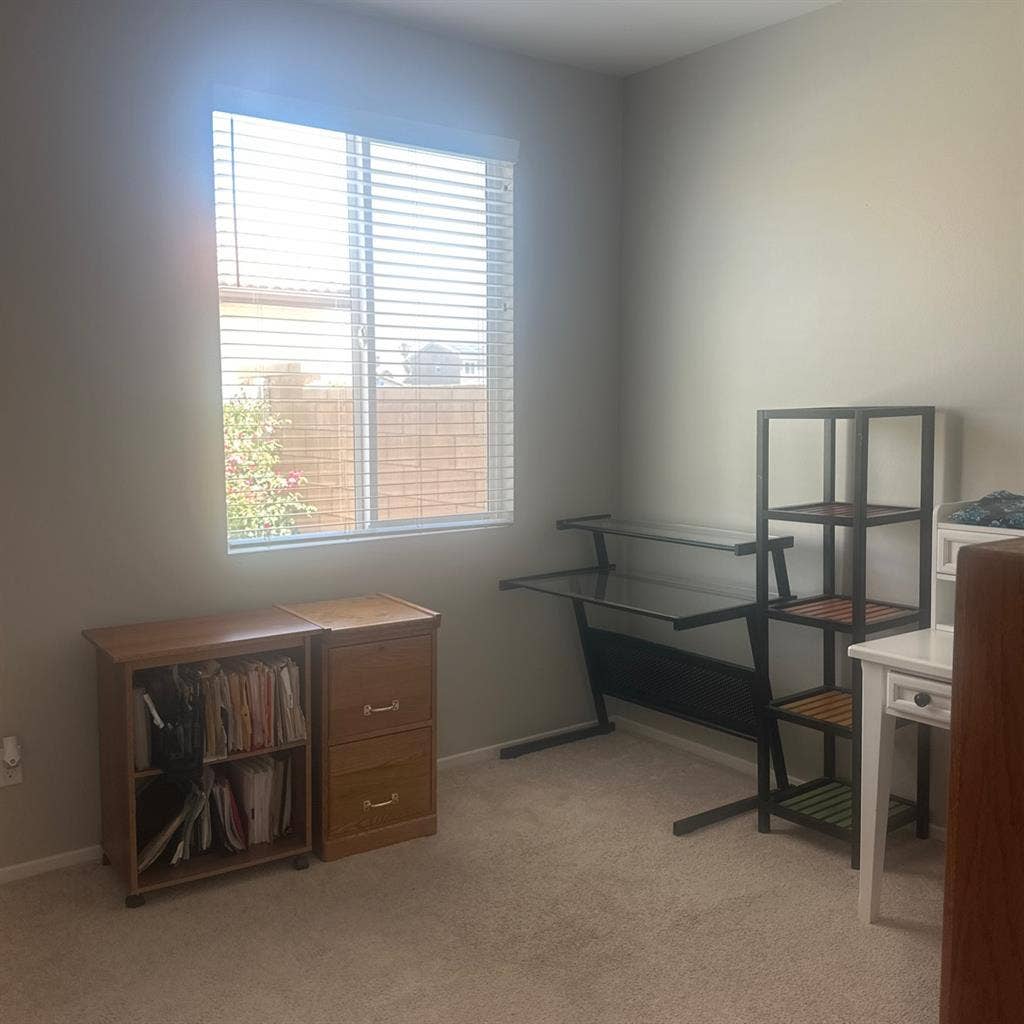 Need female tenant