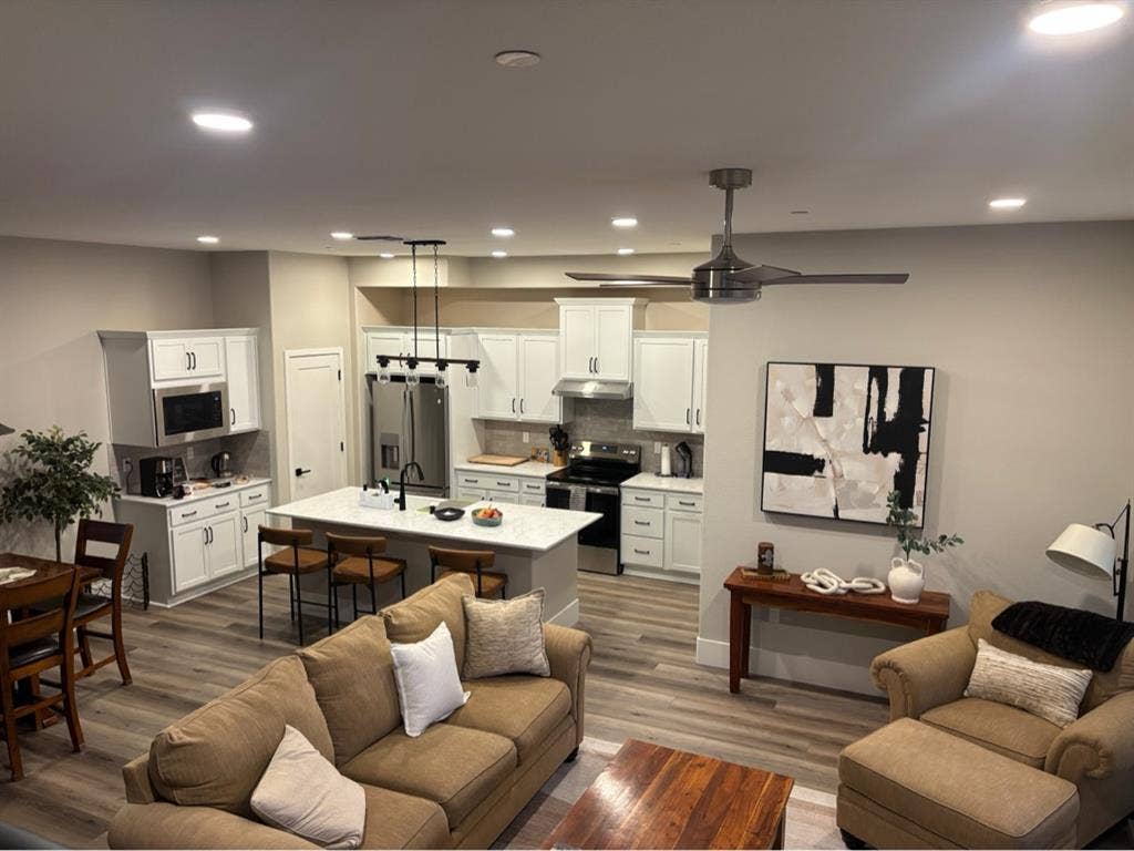 2 Furnished Rooms abailable
