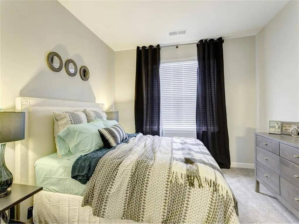 $900 private room + private bath