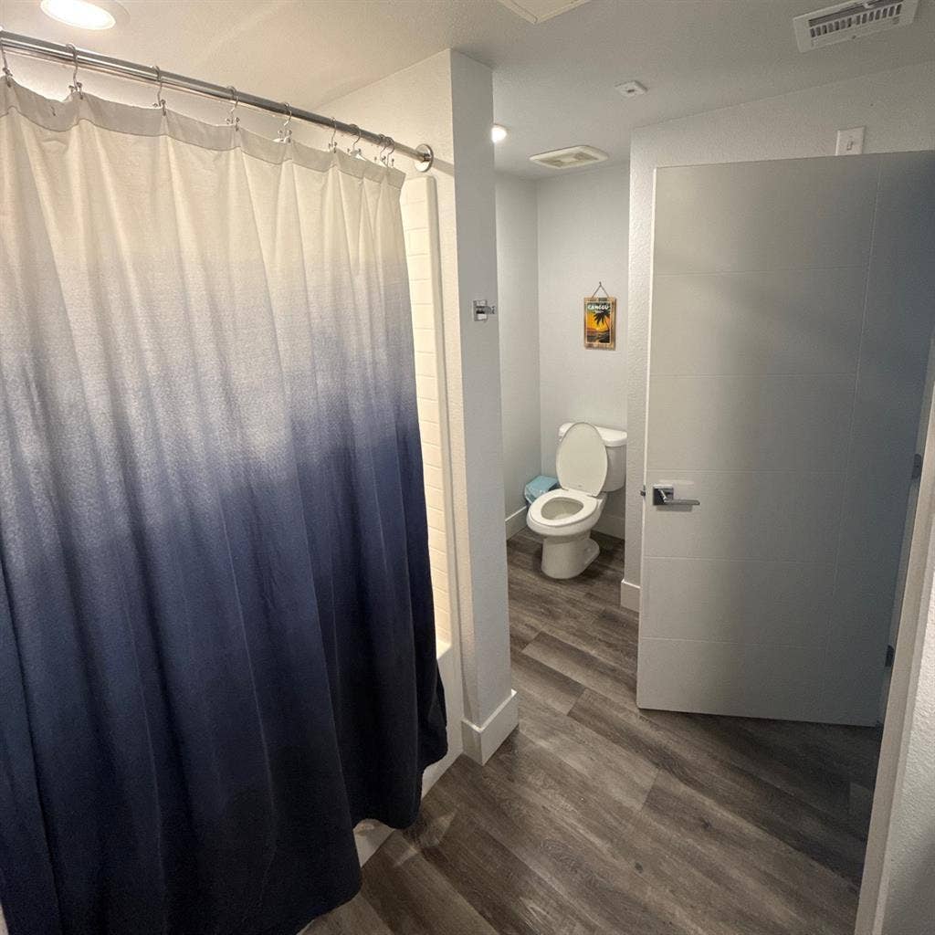 Immd. Room at 2 bd 2 ba!