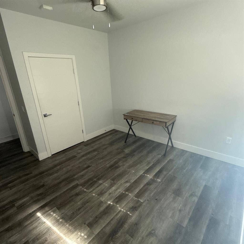 Immd. Room at 2 bd 2 ba!